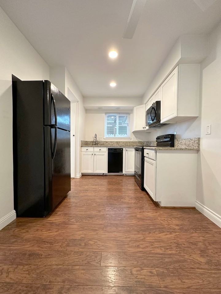 10136 Holburn Dr - Photo 3 of 25