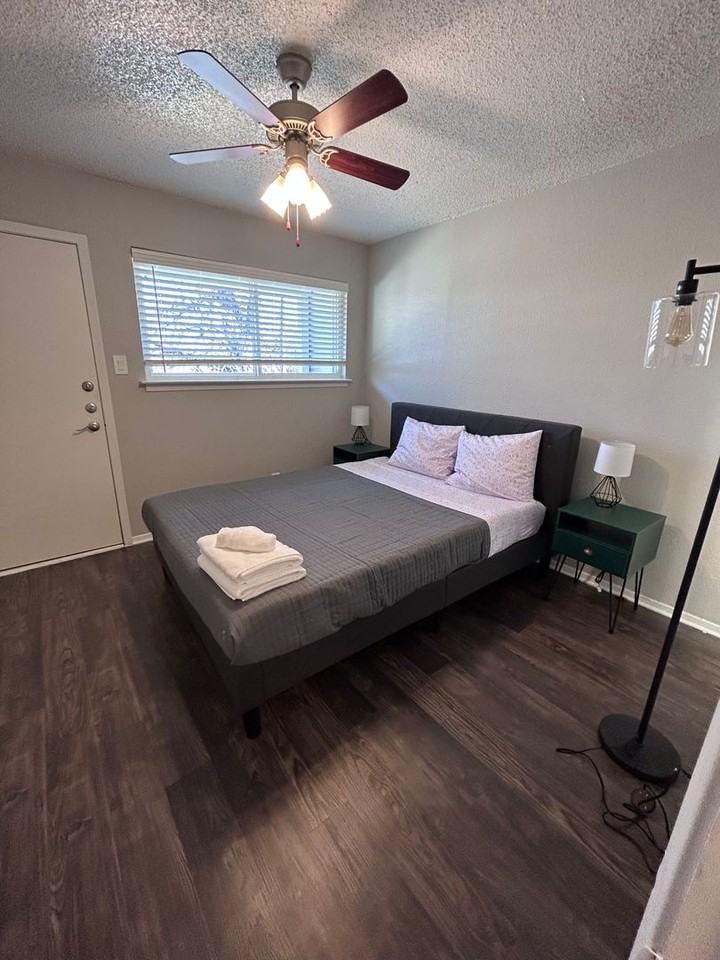 2801 Hemphill Park #A201 - Photo 5 of 9