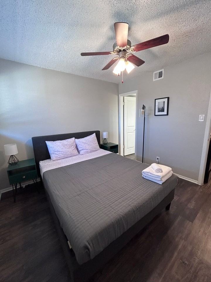 2801 Hemphill Park #A201 - Photo 6 of 9