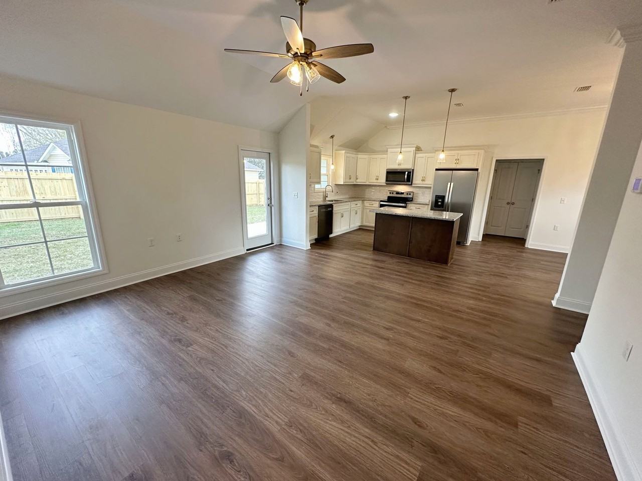 3822 Edinburg Cir - Photo 5 of 22