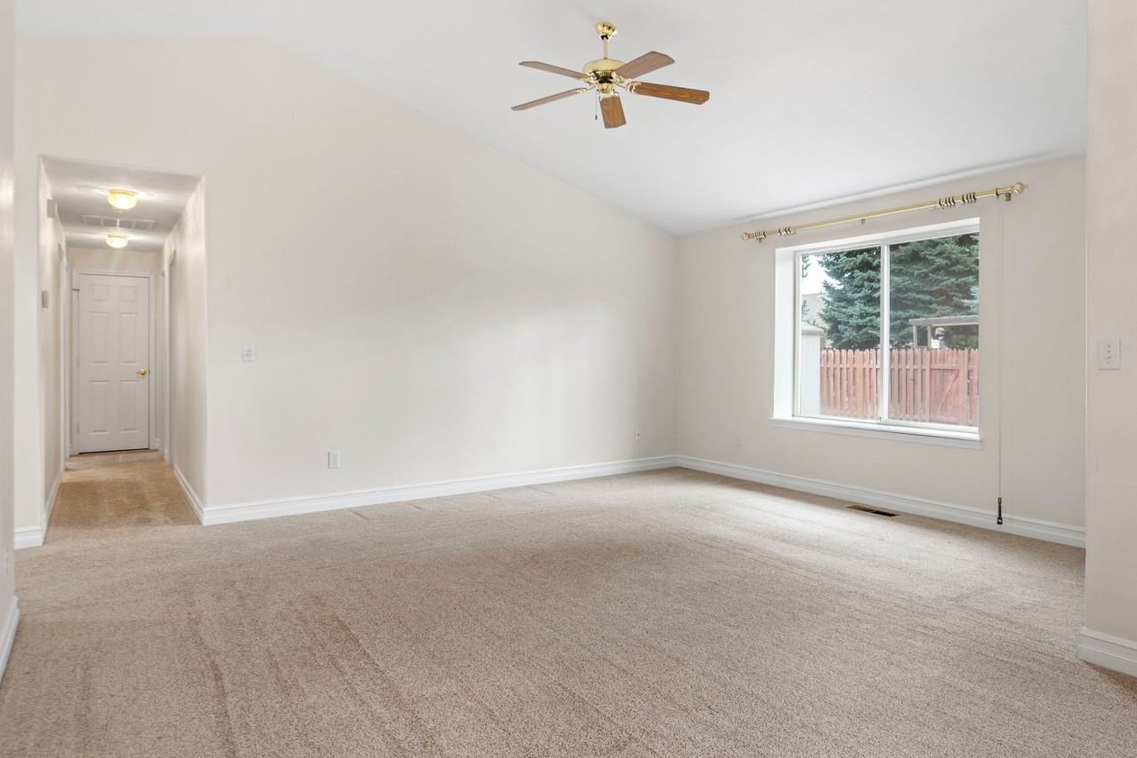 2116 Nw Hemlock Pl - Photo 5 of 17