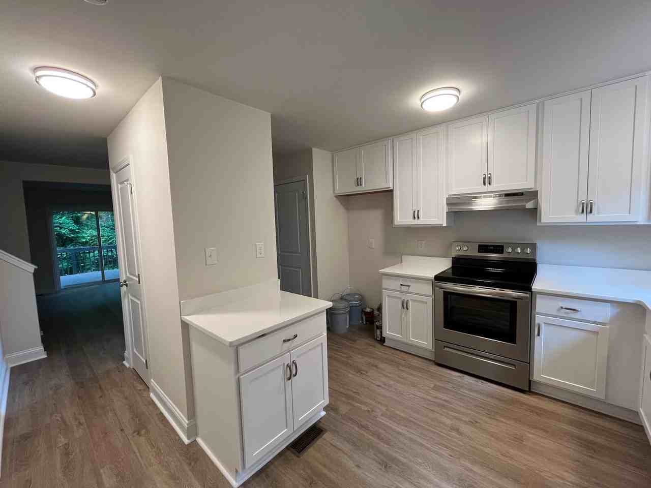 212 N Peartree Ln - Photo 3 of 21