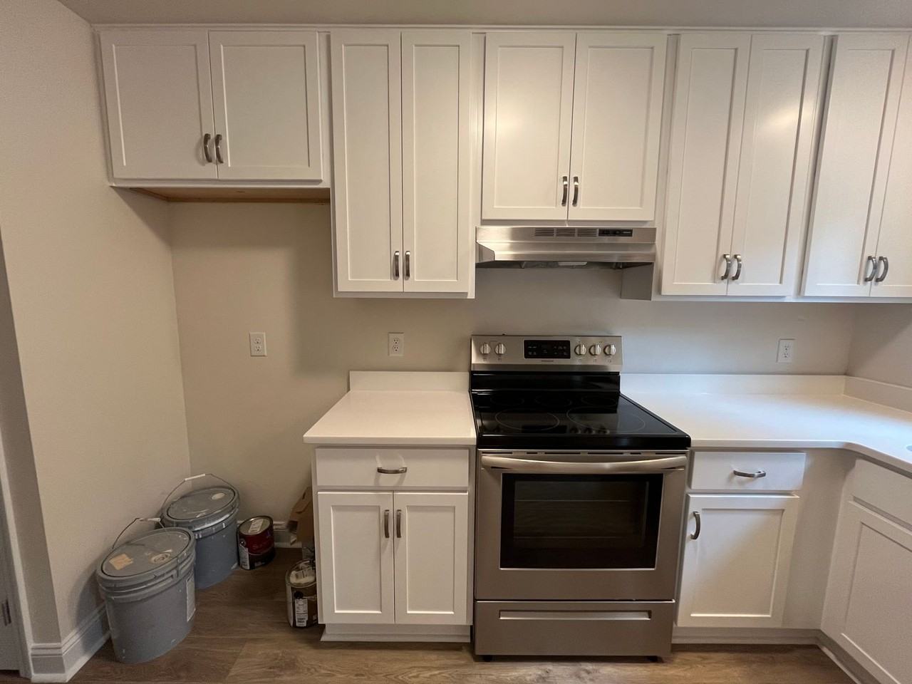 212 N Peartree Ln - Photo 4 of 21