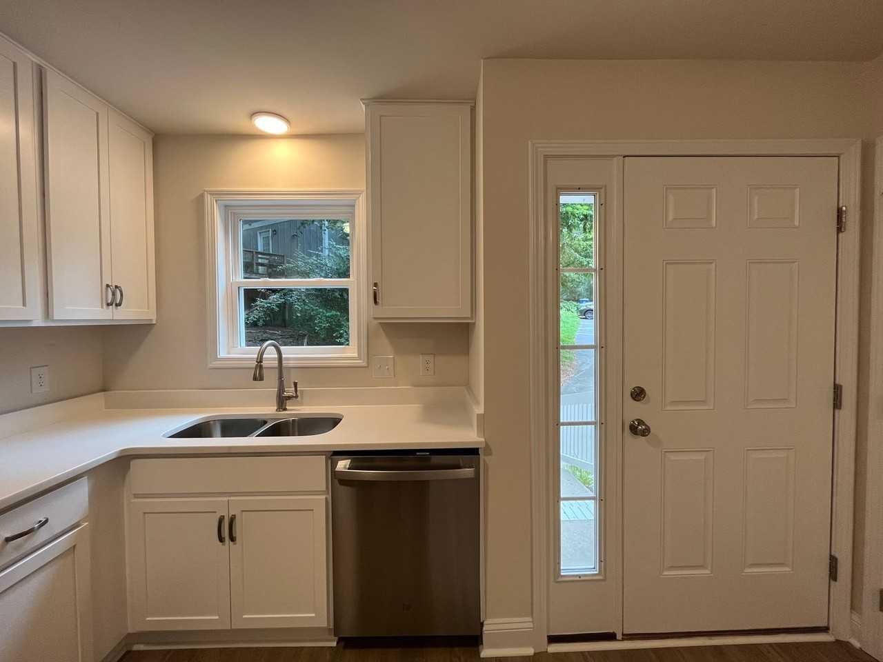 212 N Peartree Ln - Photo 5 of 21