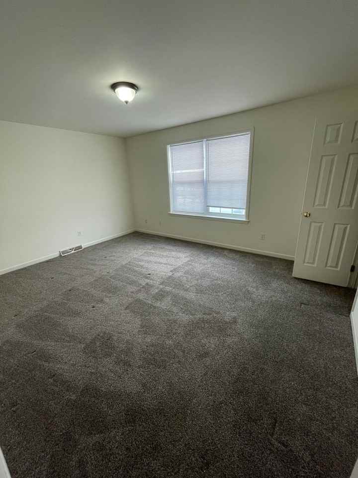 111 Farmhouse Ln - Photo 7 of 15