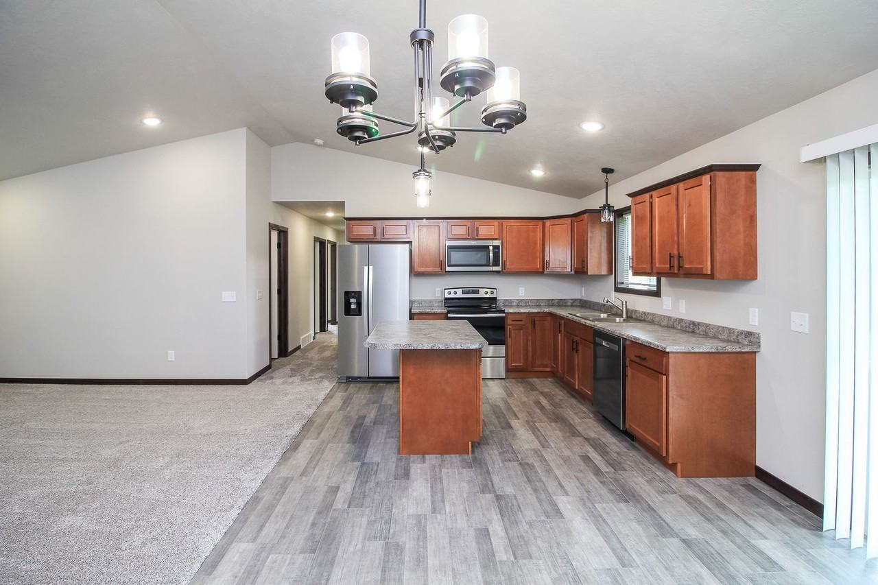 600 West Samantha Street - Photo 2 of 17