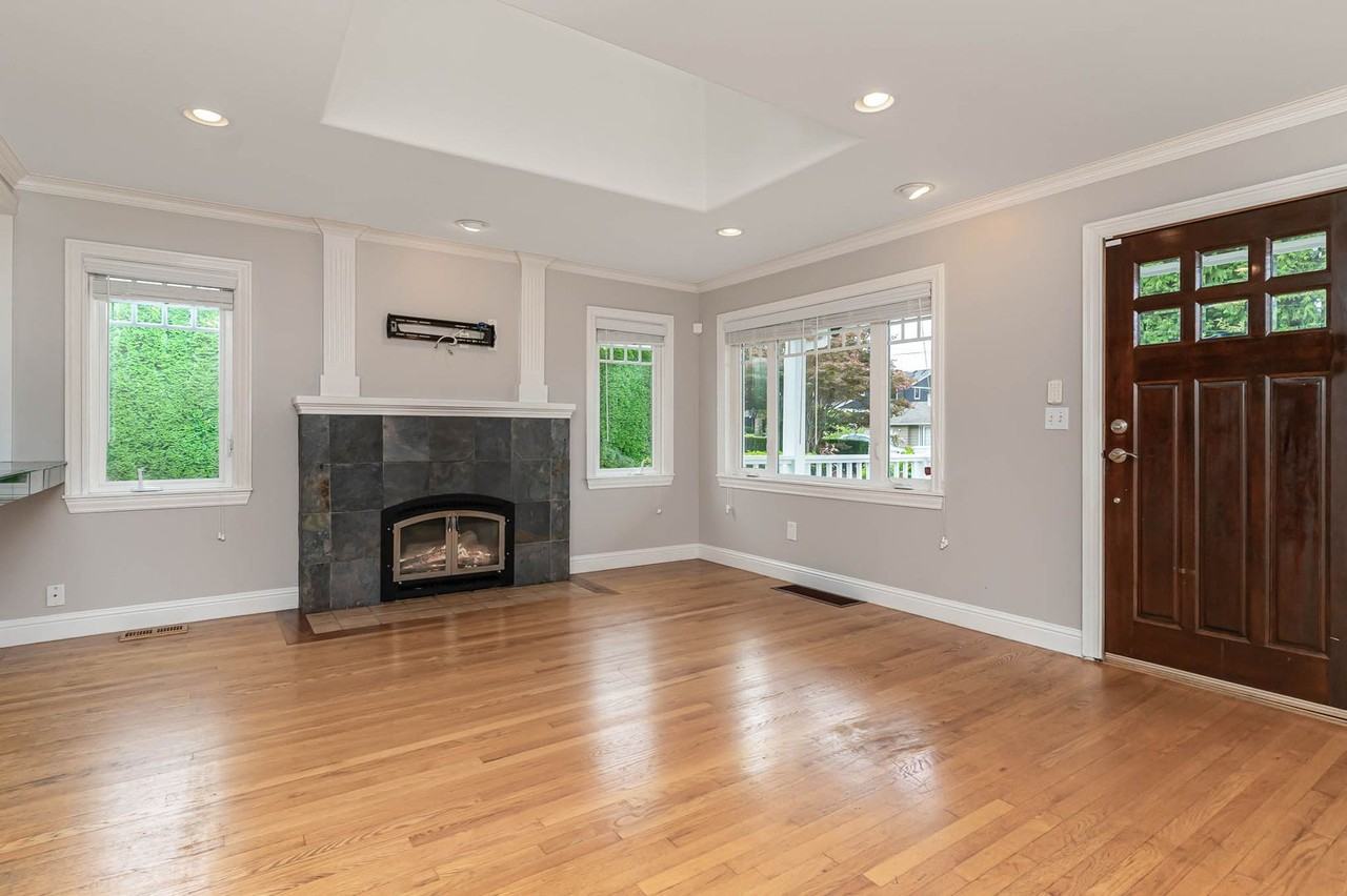 724 16th Ave W - Photo 3 of 25
