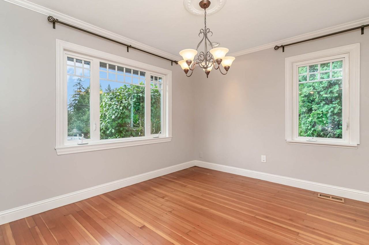 724 16th Ave W - Photo 5 of 25