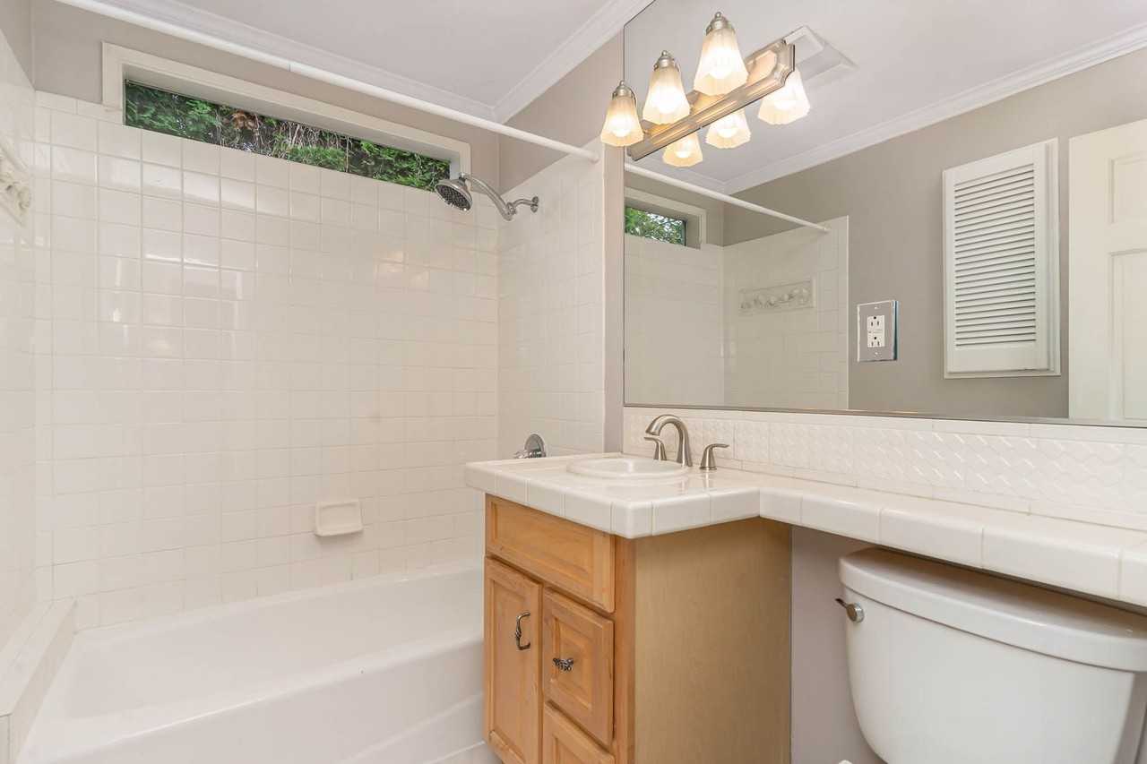 724 16th Ave W - Photo 6 of 25