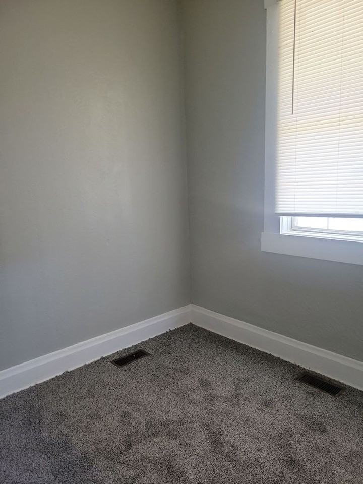 114 E 9th St - Photo 5 of 8