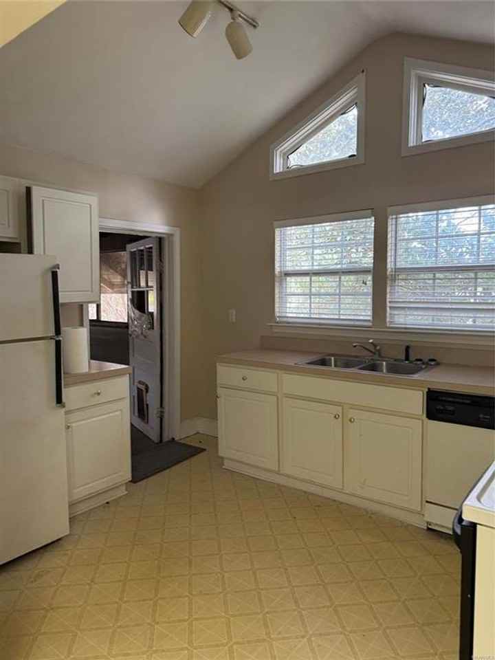 419 Felder Ave - Photo 3 of 8