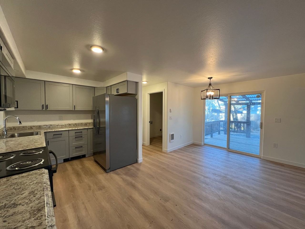 548 M St - Photo 2 of 22