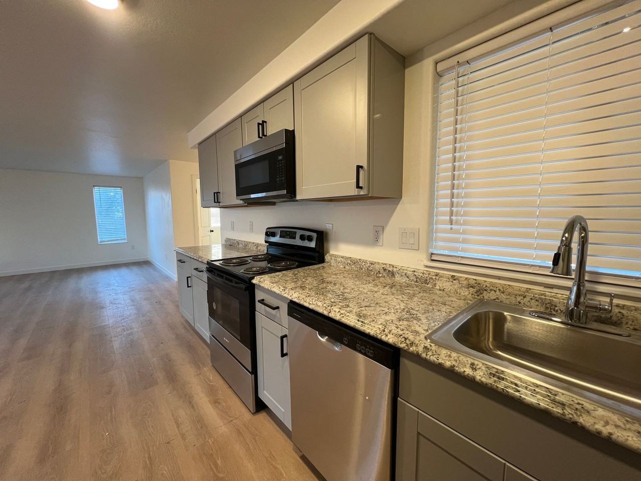 548 M St - Photo 4 of 22