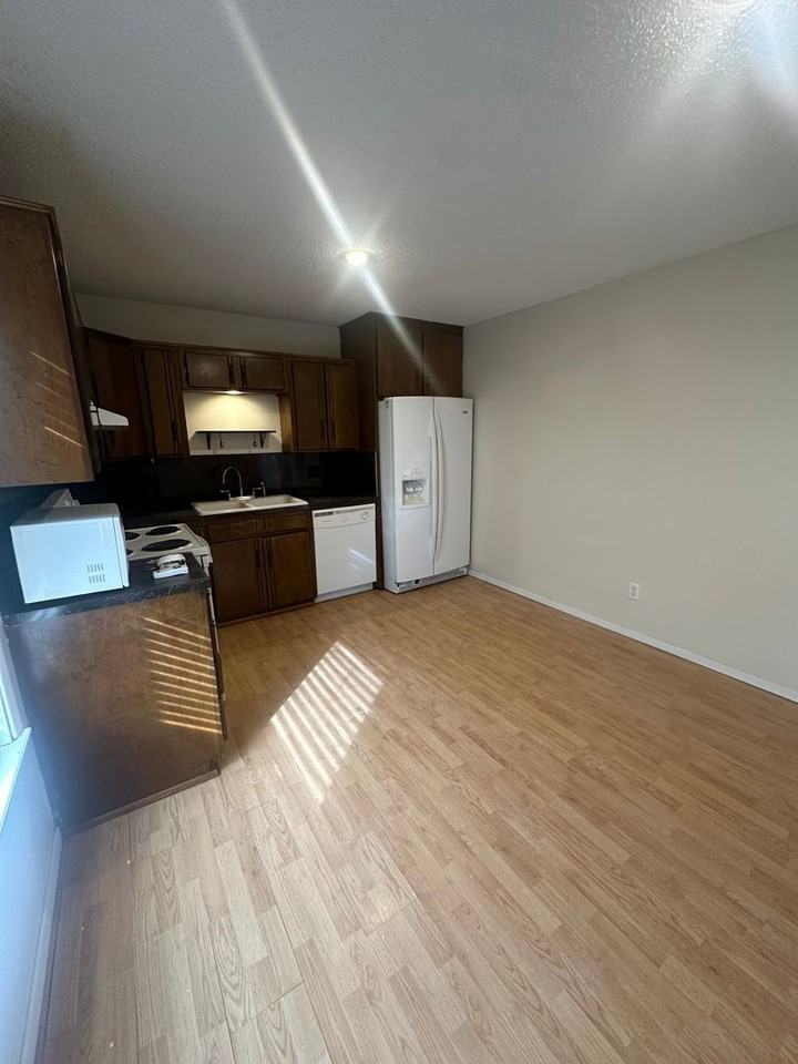 1411 Hickory St - Photo 4 of 22