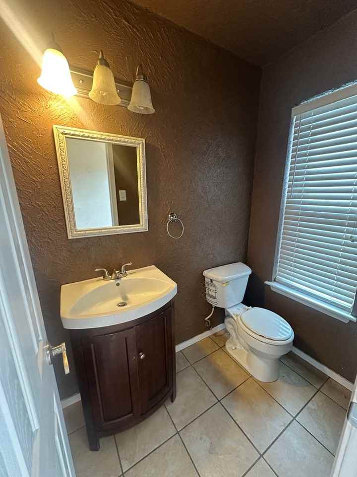 1411 Hickory St - Photo 5 of 22