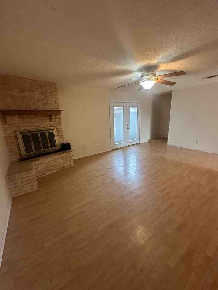 1411 Hickory St - Photo 6 of 22