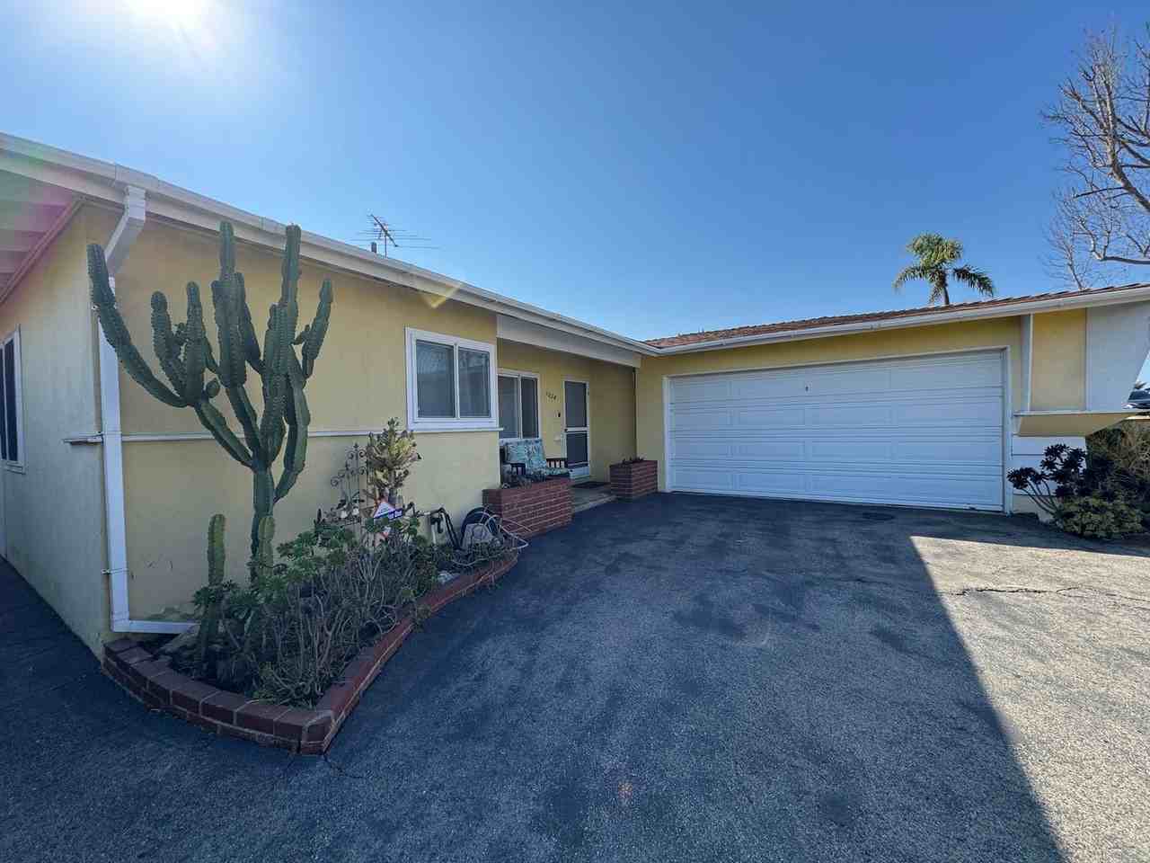 7328 W 88th Pl - Photo 2 of 11