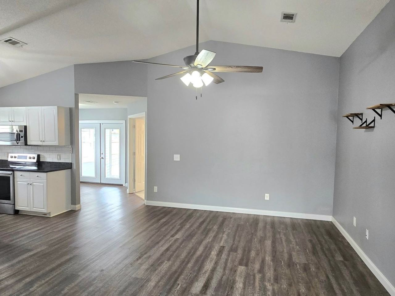 1159 Simpson St - Photo 2 of 18