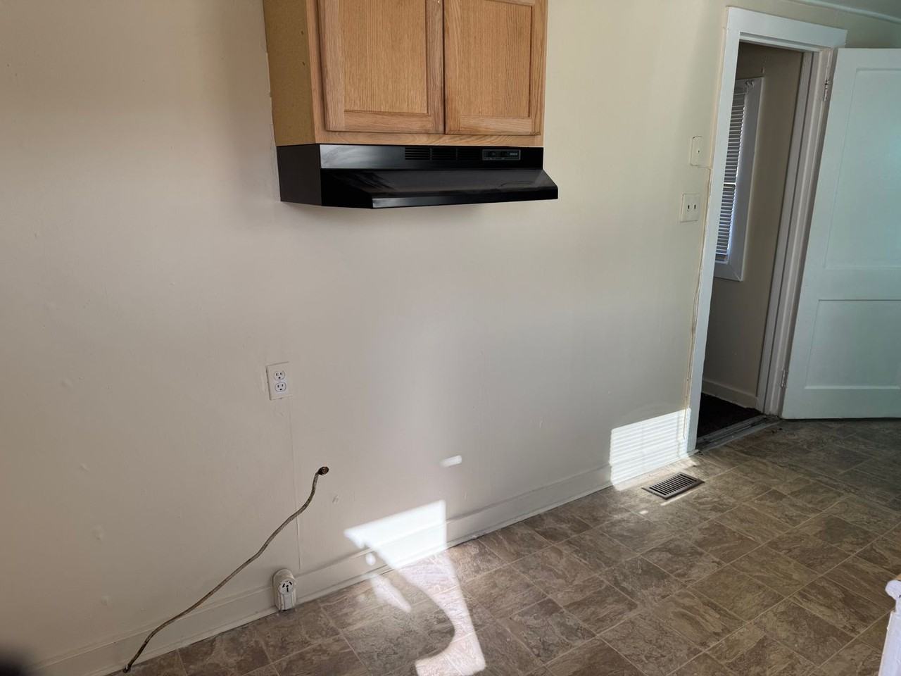 526 S Cutchin Rd - Photo 2 of 8