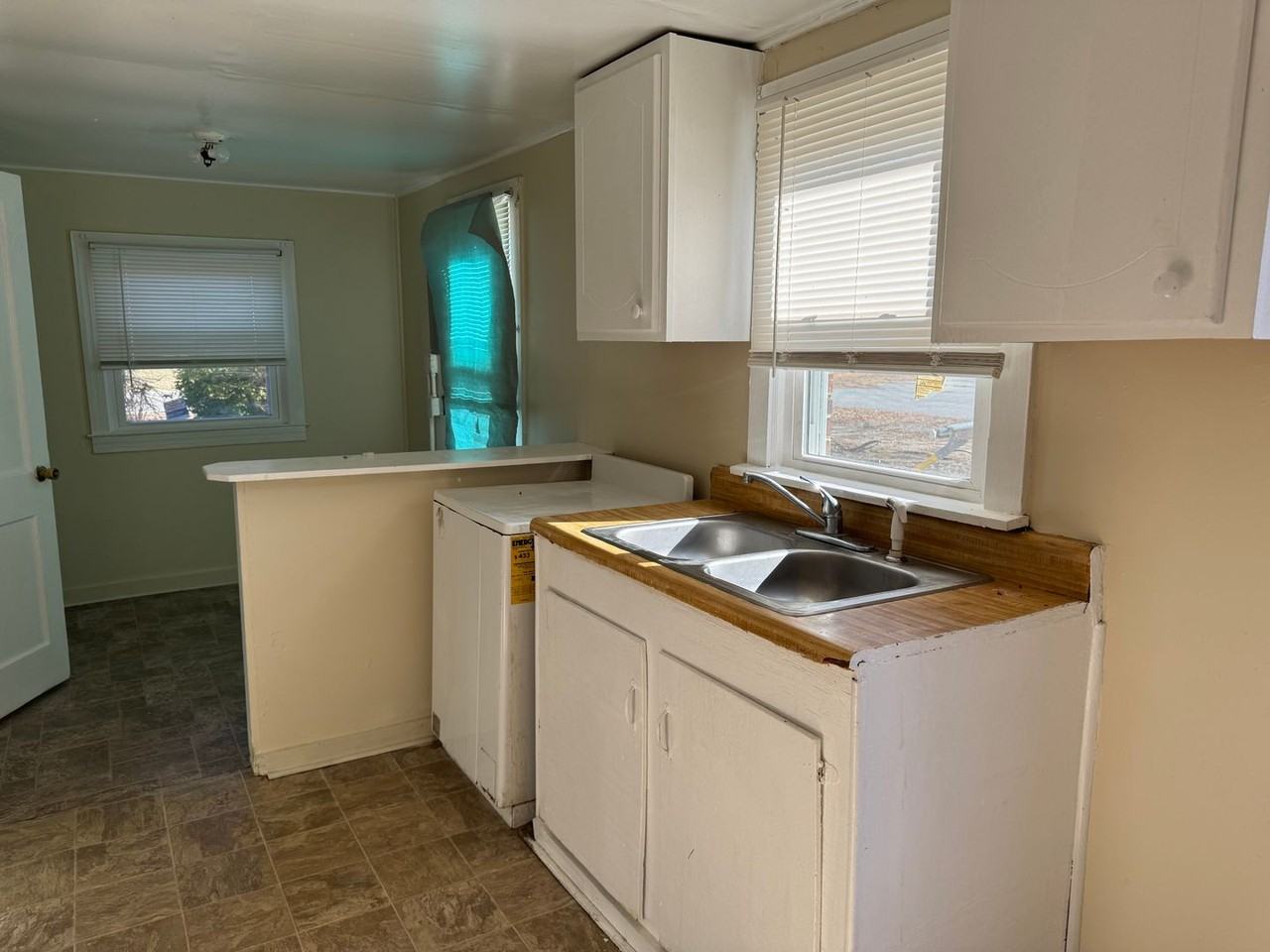 526 S Cutchin Rd - Photo 3 of 8