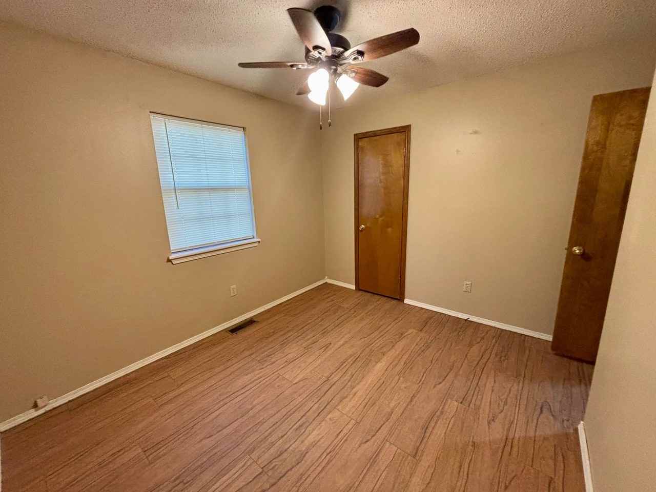 2801 N Hartford Ave - Photo 4 of 17