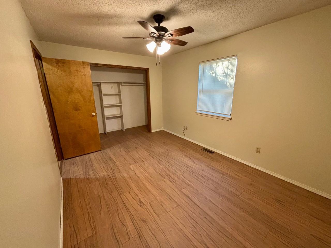 2801 N Hartford Ave - Photo 5 of 17