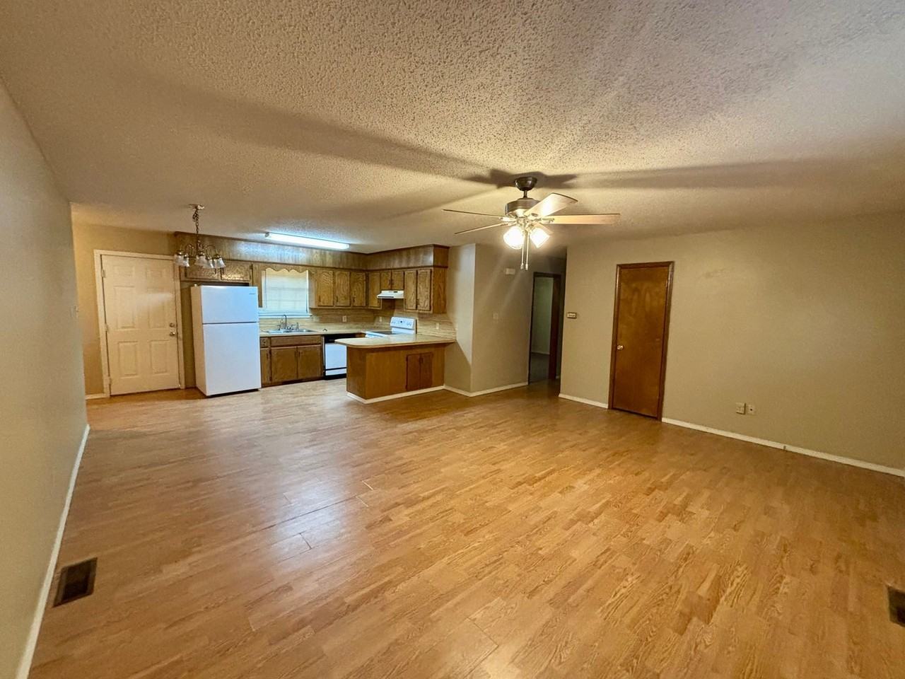 2801 N Hartford Ave - Photo 7 of 17