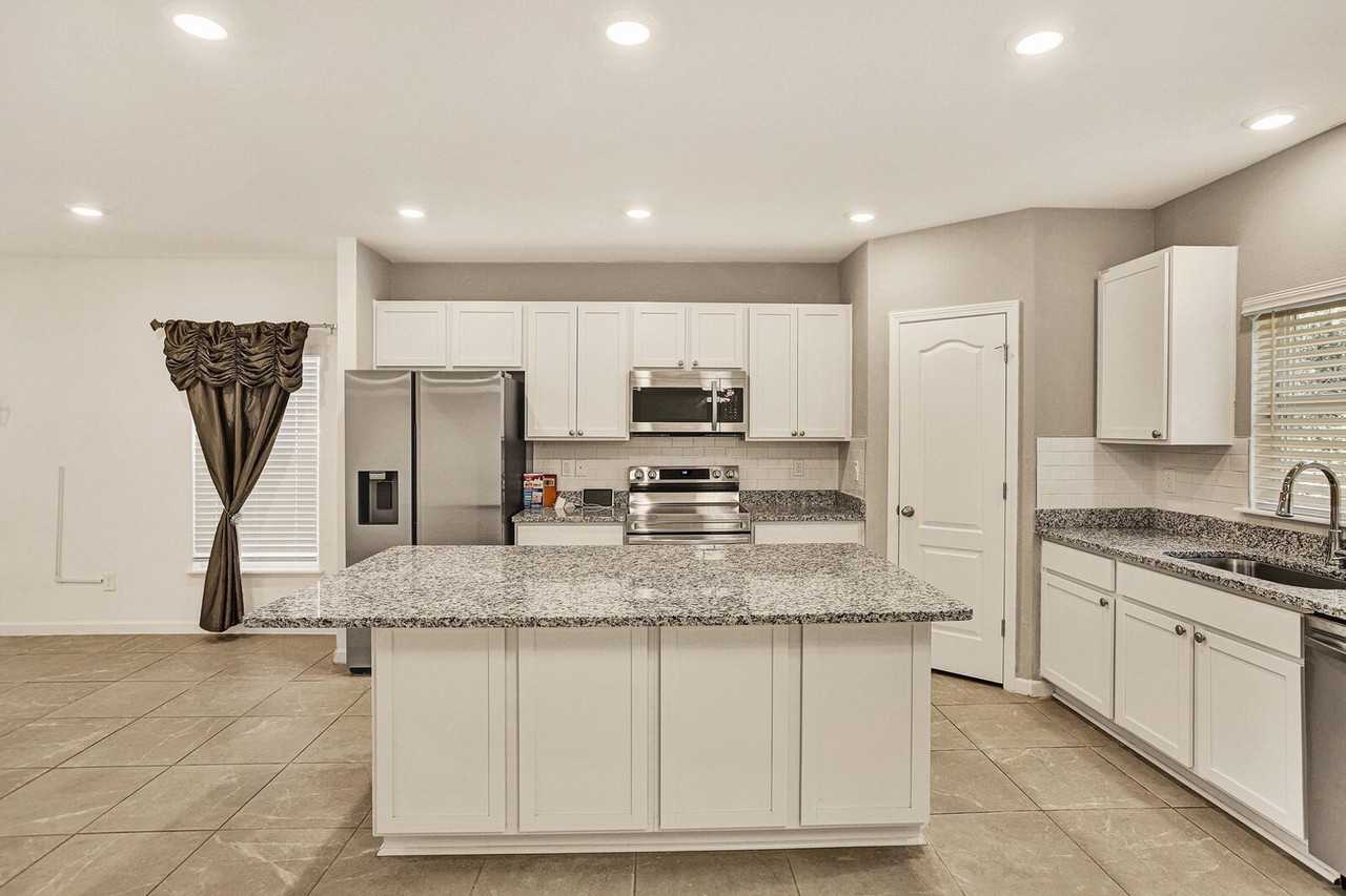 3219 Penny Cove Ln - Photo 3 of 15