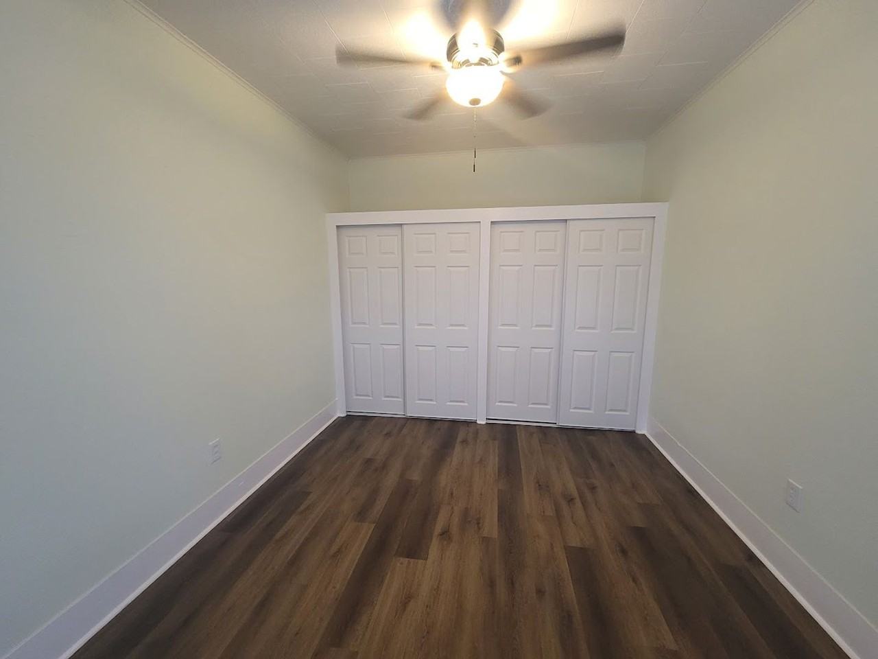 723 Sealy St - Photo 4 of 15