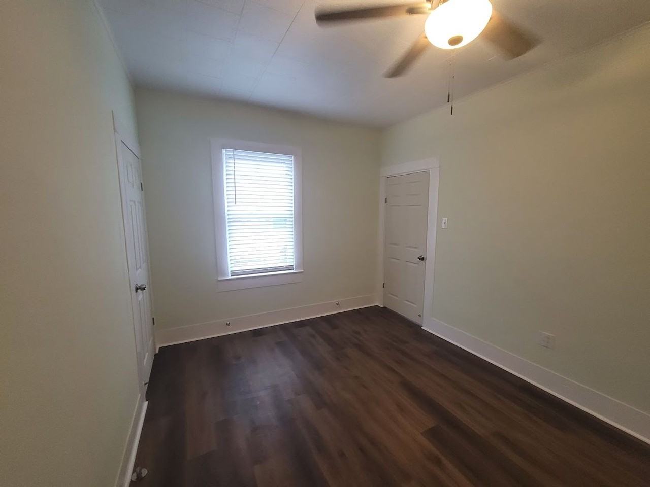 723 Sealy St - Photo 5 of 15