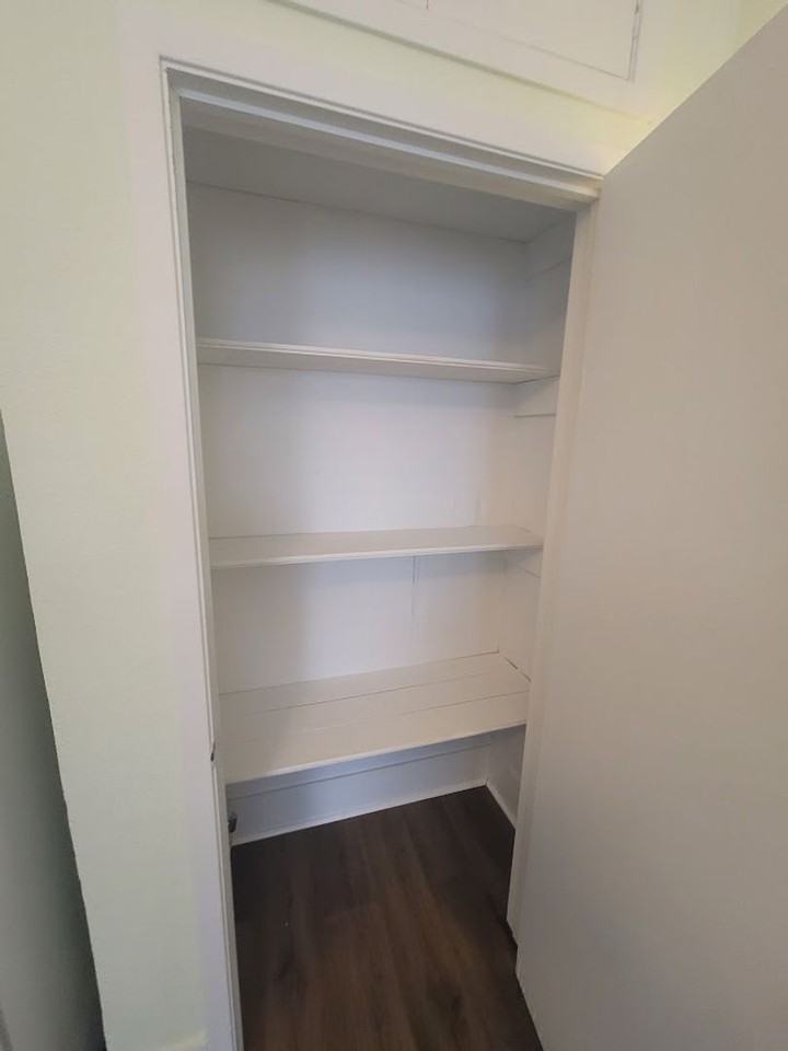 723 Sealy St - Photo 7 of 15