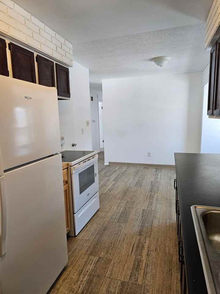 5002 Pineridge Ave - Photo 7 of 17