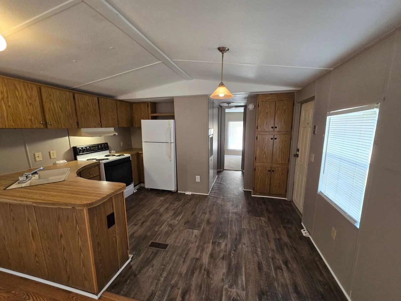 826 Rembrandt Dr - Photo 3 of 13