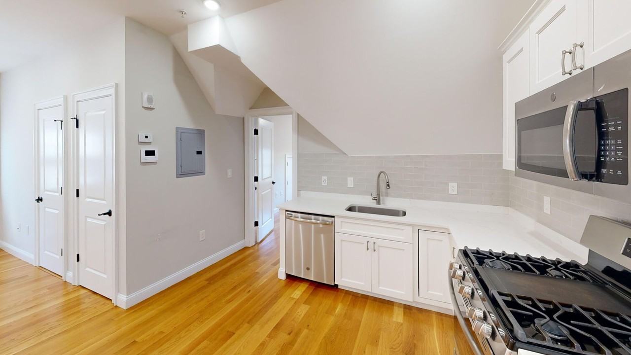 66 Gordon St - Photo 2 of 10