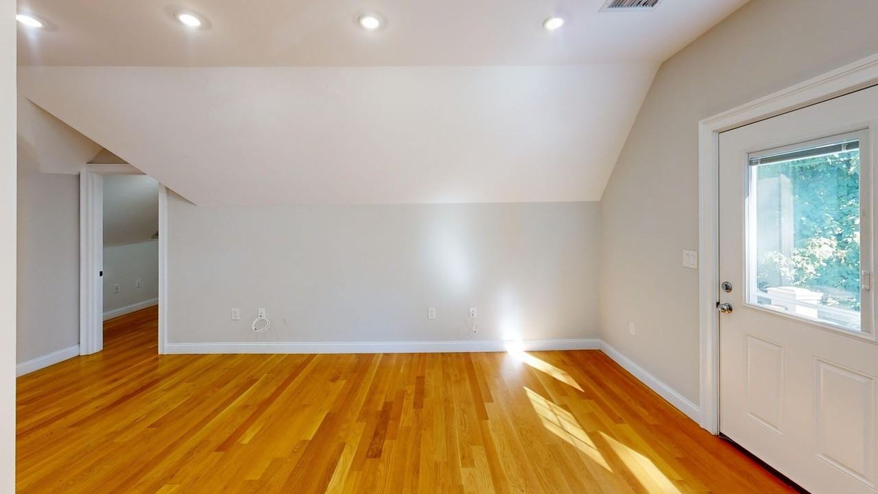 66 Gordon St - Photo 3 of 10