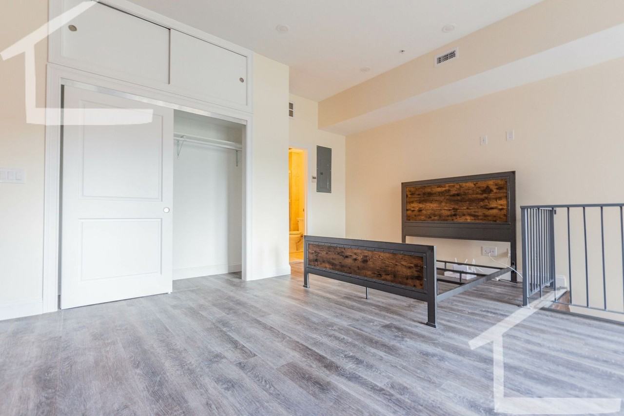 1032 Commonwealth Ave - Photo 4 of 9