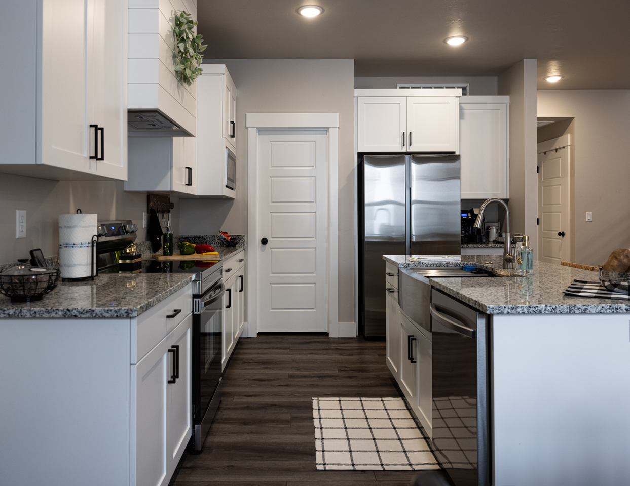 264 W 4th S - Photo 3 of 20