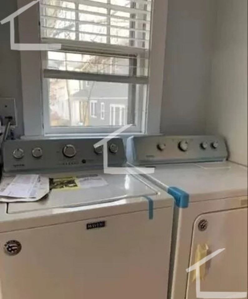 105 Colbourne Crescent - Photo 4 of 15