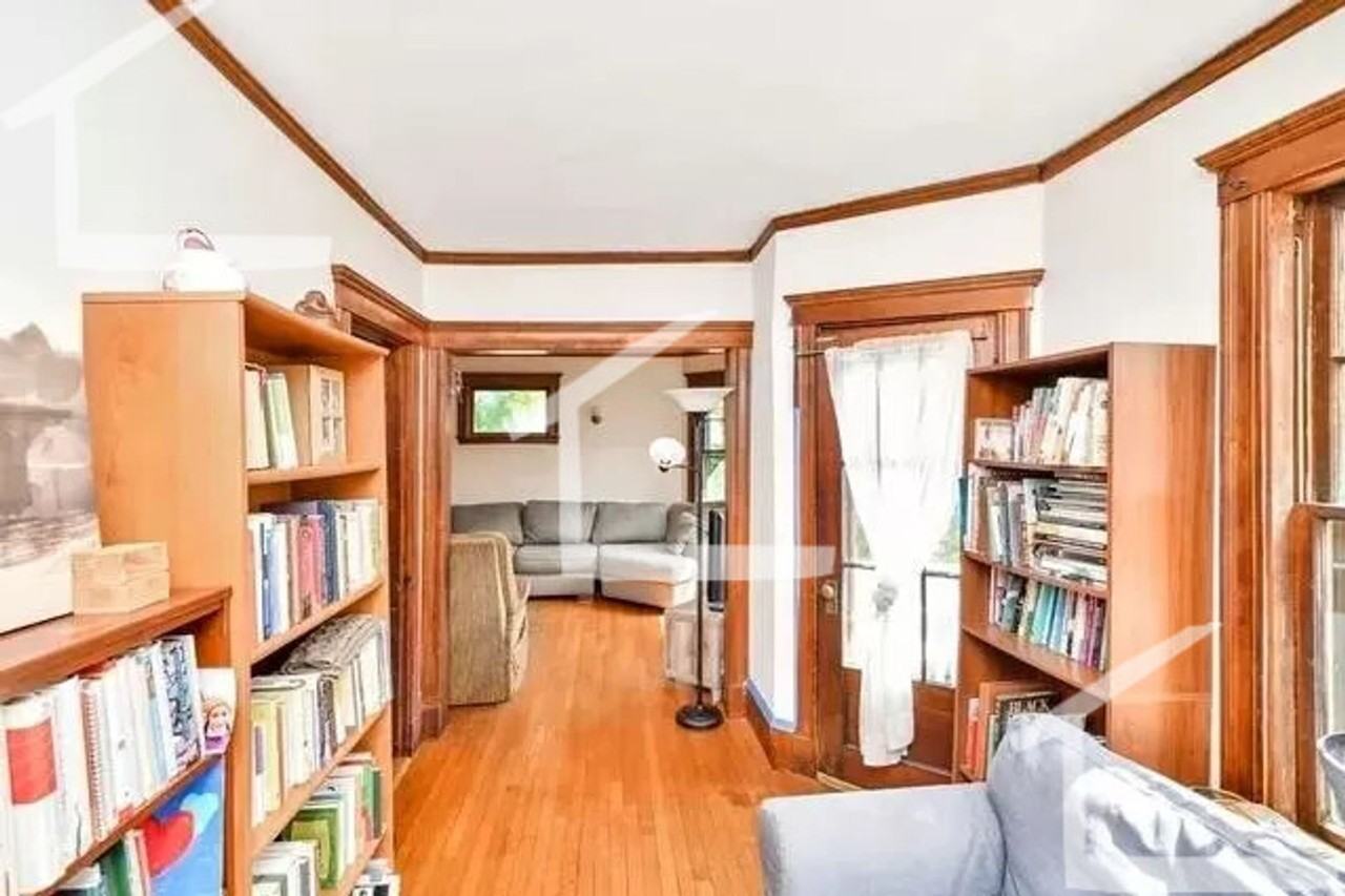 105 Colbourne Crescent - Photo 5 of 15