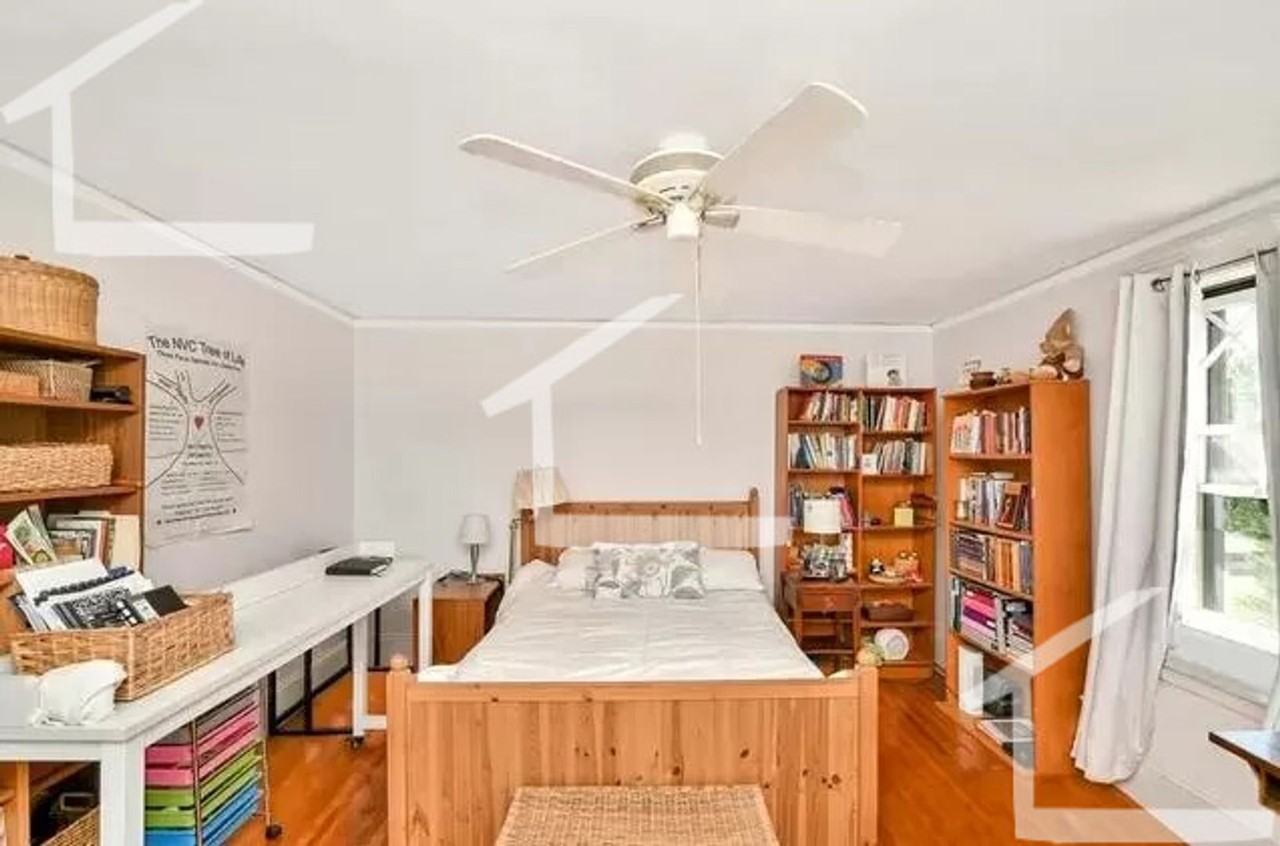 105 Colbourne Crescent - Photo 7 of 15