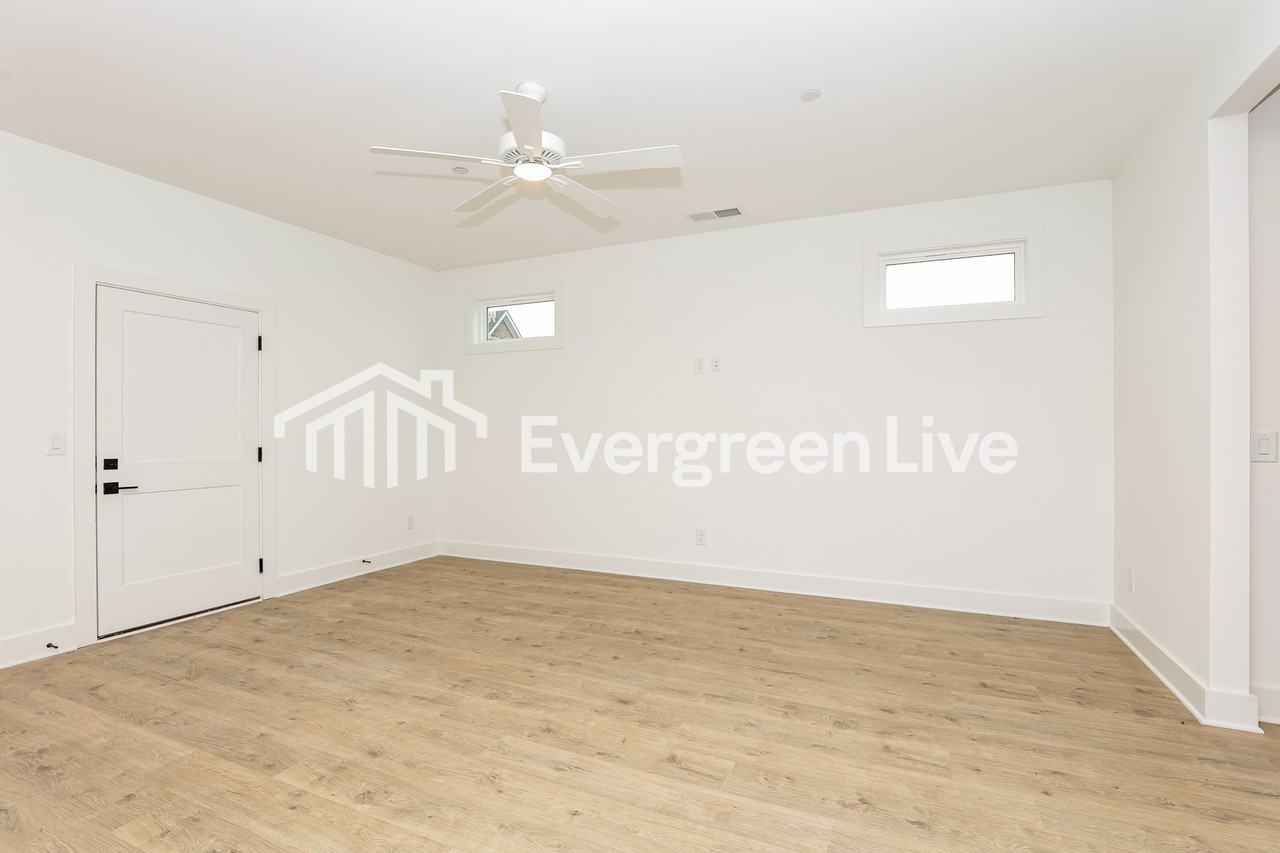 184 Leggo Ave - Photo 2 of 15