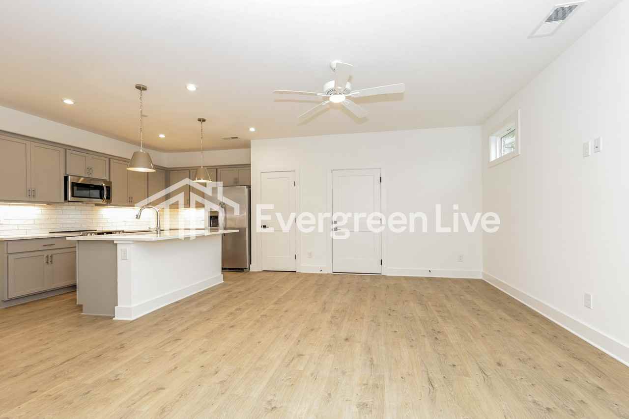 184 Leggo Ave - Photo 7 of 50