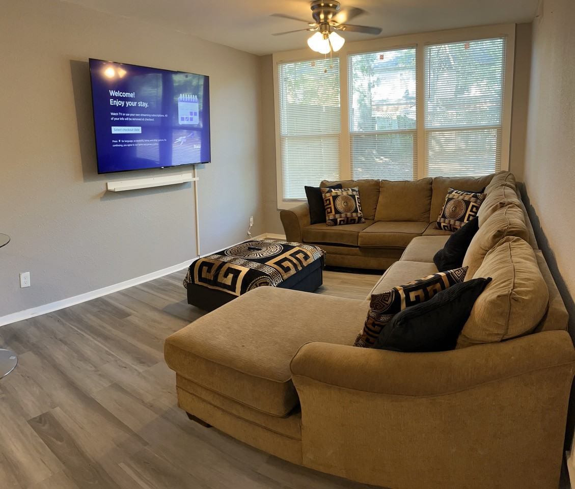 32 N Belvedere Blvd #15 - Photo 2 of 14