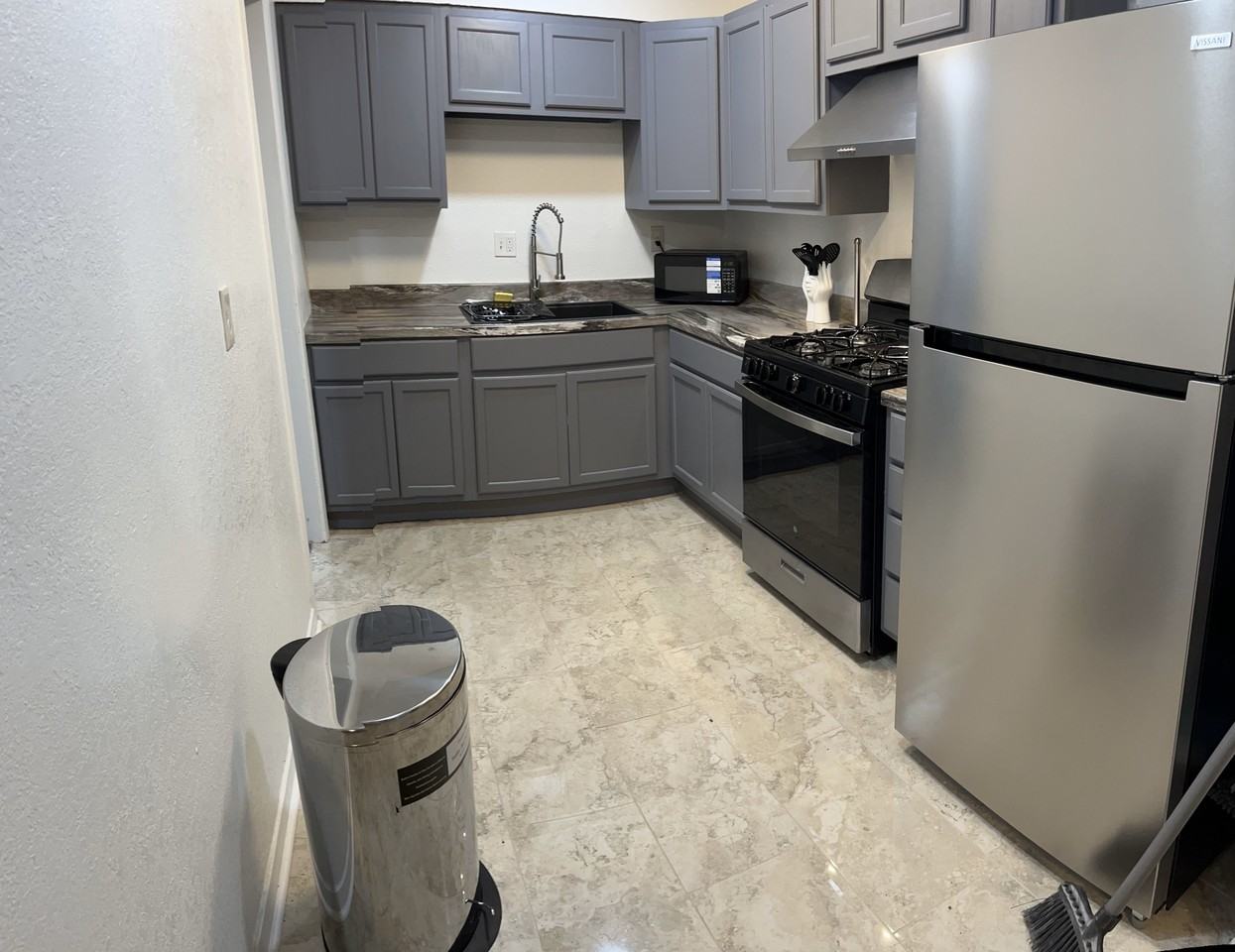 32 N Belvedere Blvd #15 - Photo 7 of 14