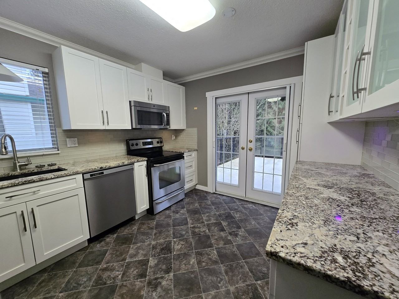 1834 Dahl Crescent - Photo 3 of 19