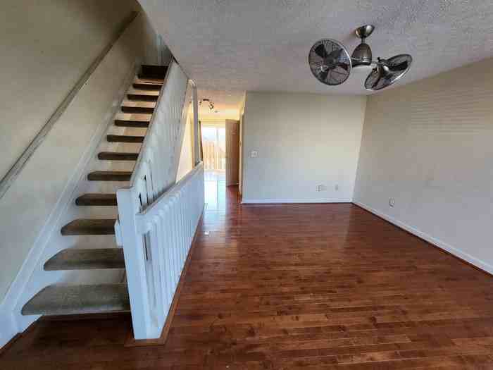 929 Philadelphia Dr - Photo 3 of 8