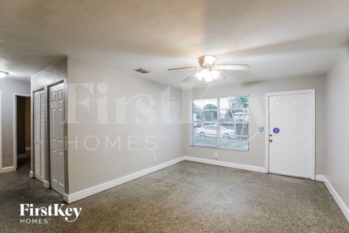 5621 Sw 37th St - Photo 2 of 16