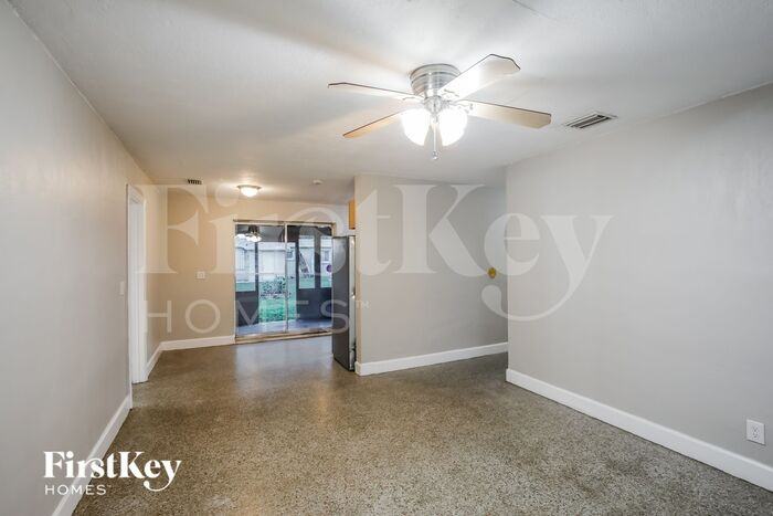 5621 Sw 37th St - Photo 3 of 16