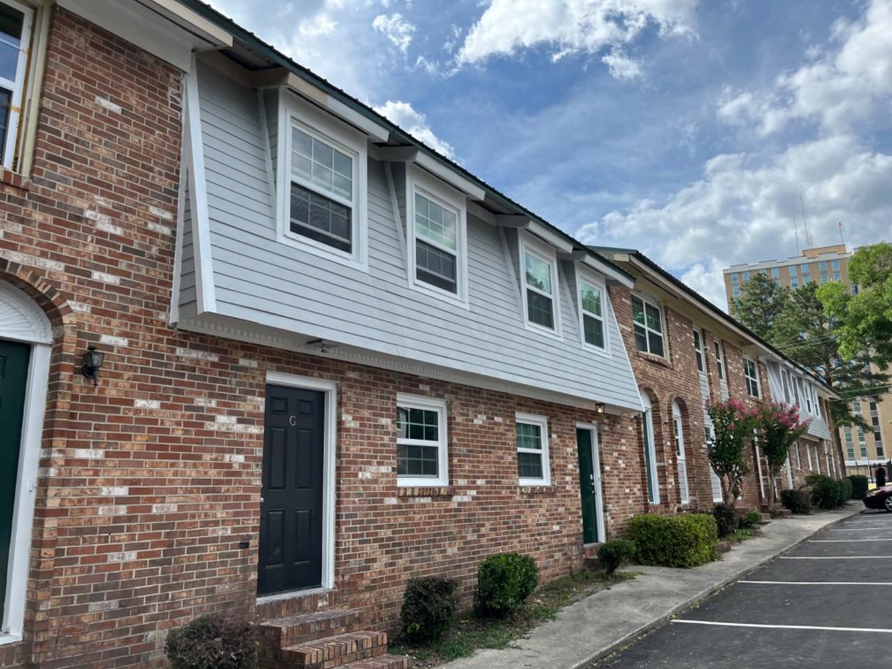 Old English - Photo 2 of 6