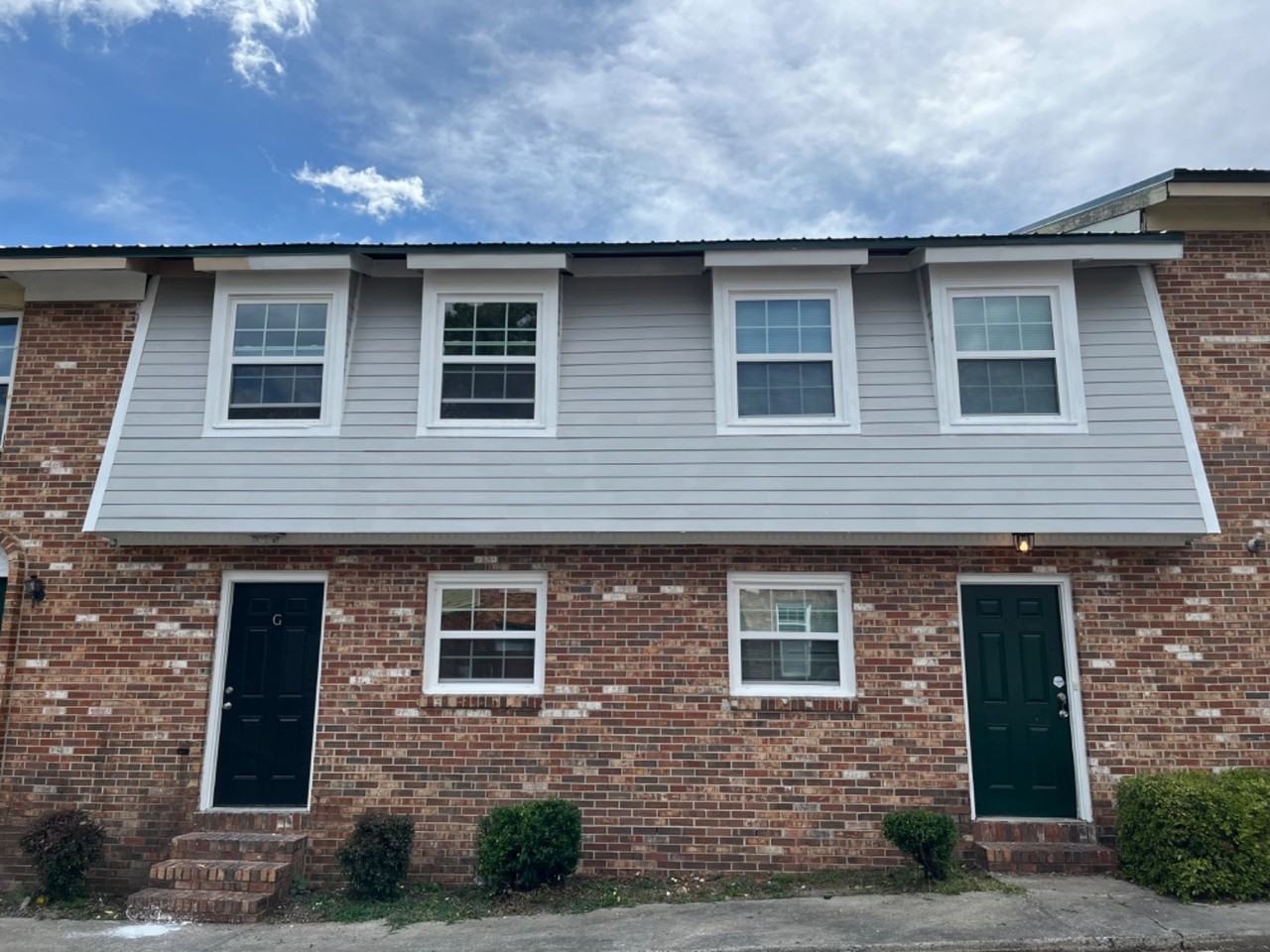 Old English - Photo 3 of 6